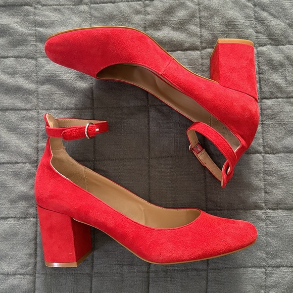 GAP Heels - Picture 3 of 5